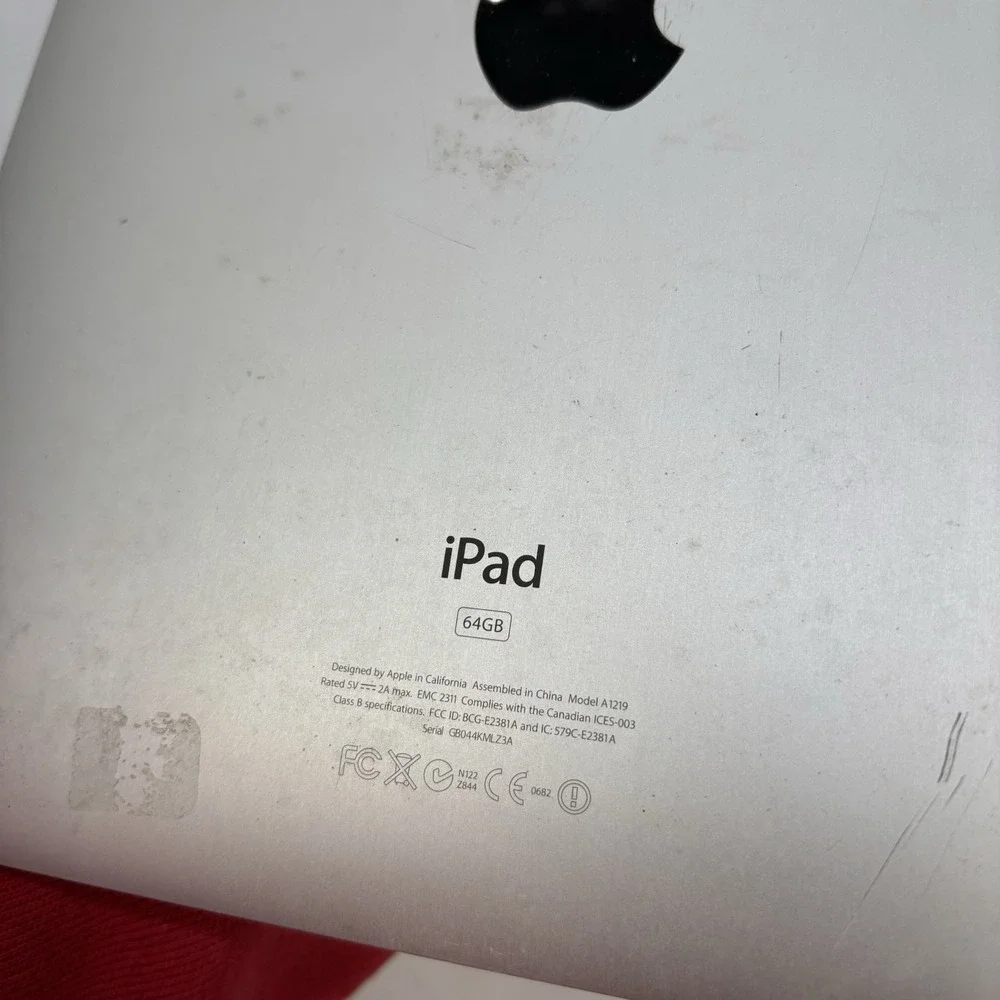 Apple iPad 1st Gen. 64GB, Wi-Fi, 9.7in Silver For Parts Repair Only